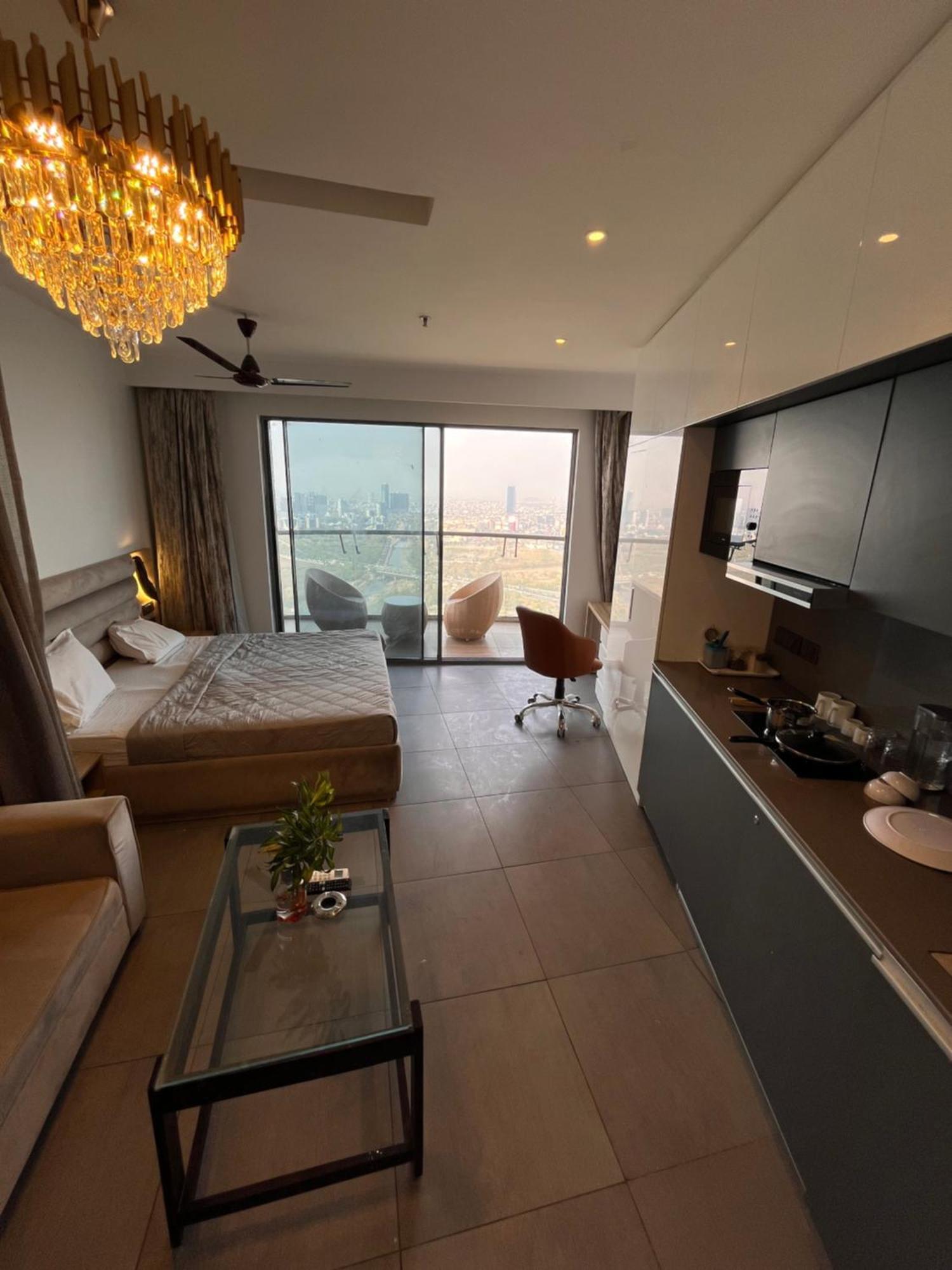 Apartment Supertech Supernova Noida