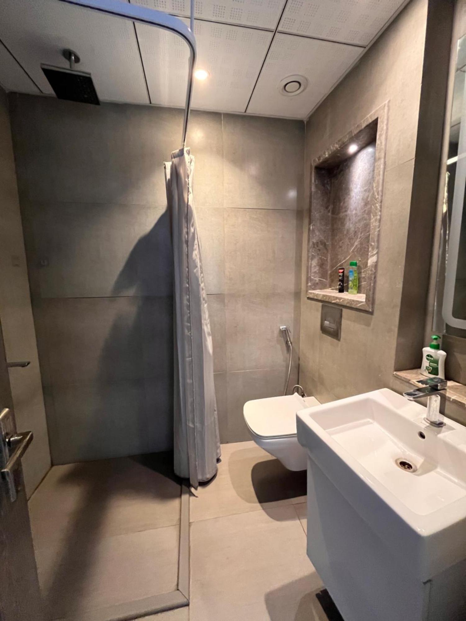 Apartment Supertech Supernova Noida *
